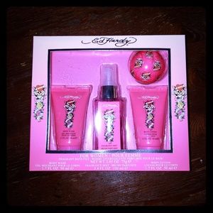 Ed Hardy 4 Piece Bath Set